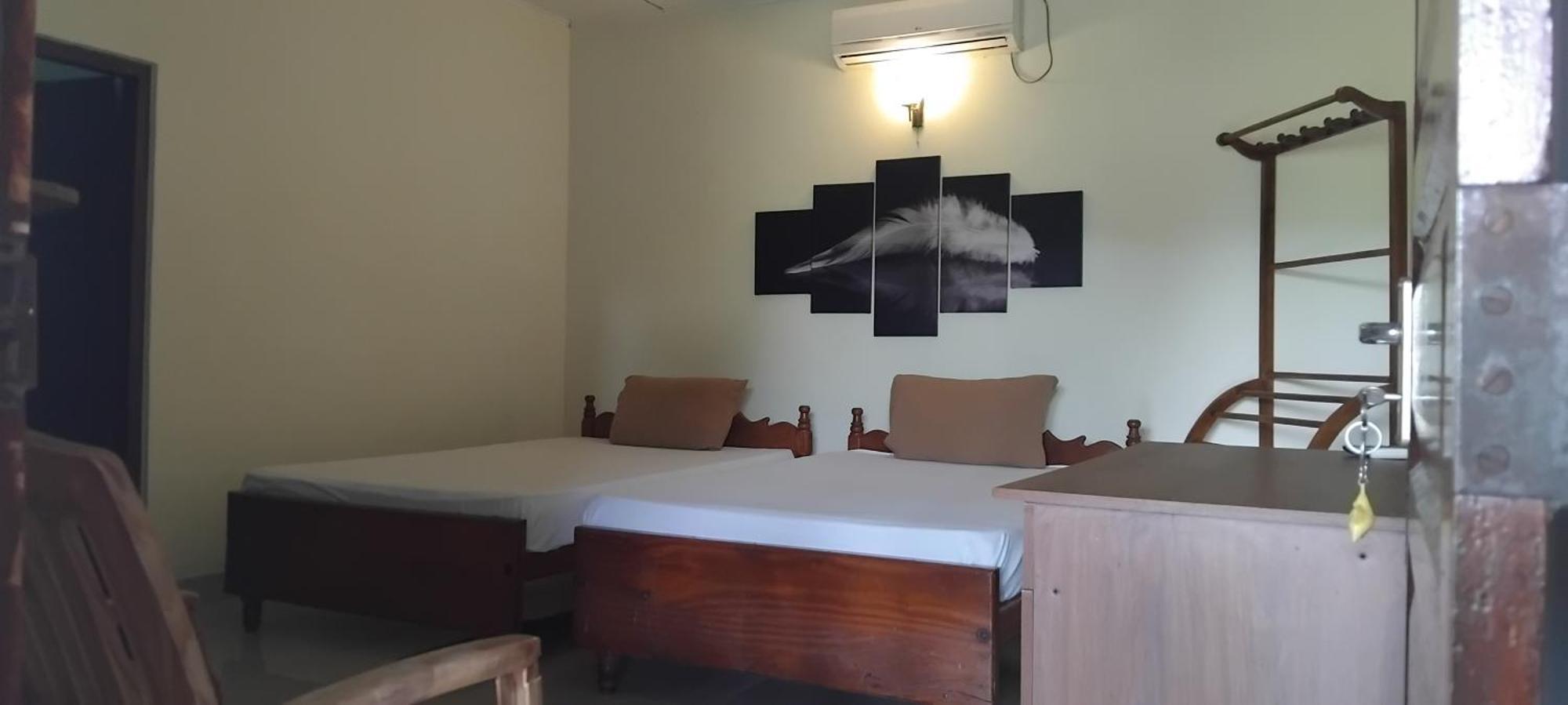 Hansika Guest Inn Buttala Habitación foto