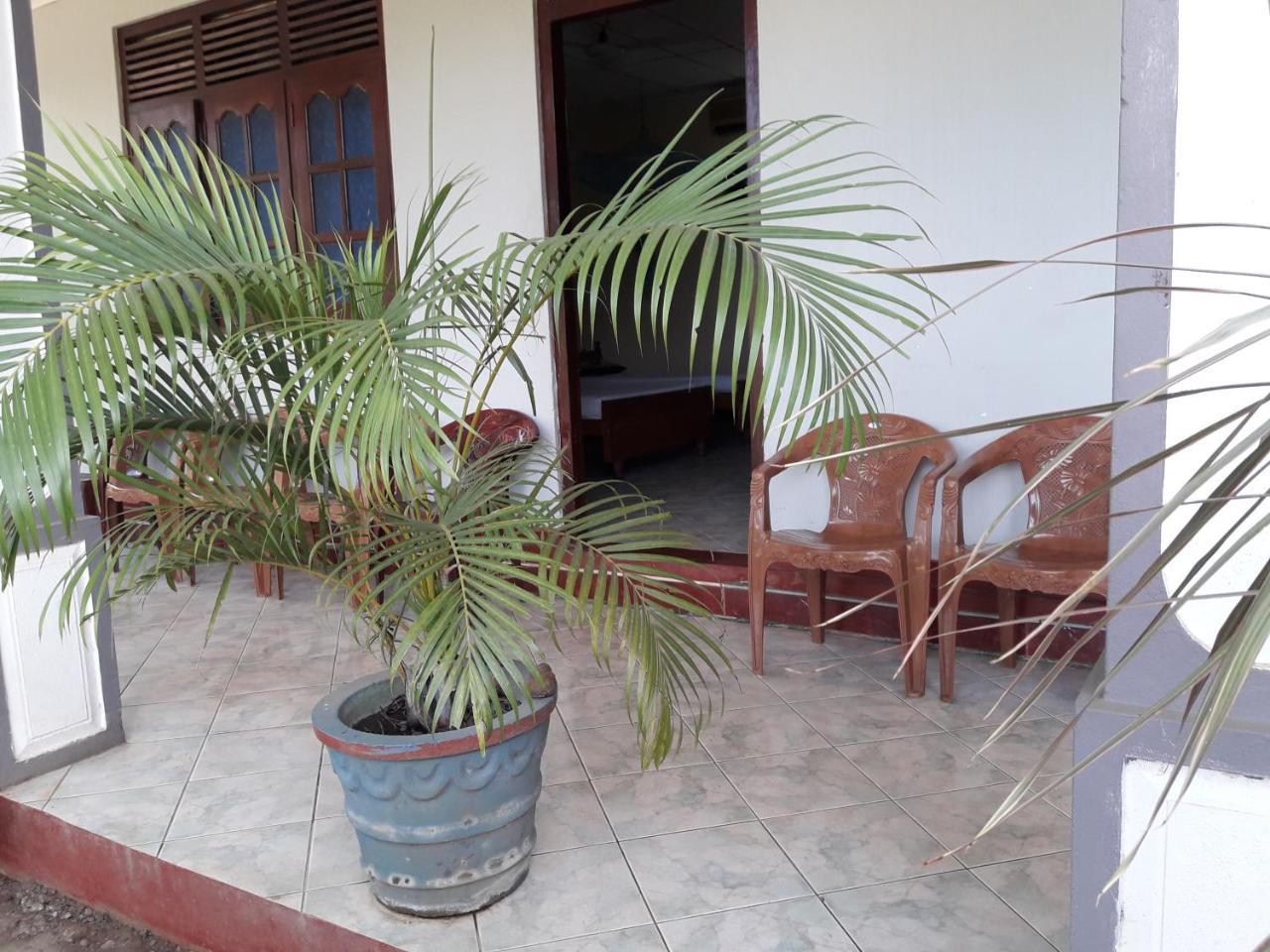 Hansika Guest Inn Buttala Exterior foto